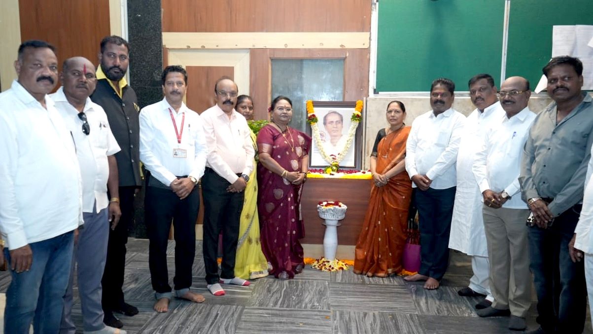 साहित्यरत्न अण्णा भाऊ साठे यांच्या पुण्यतिथीनिमित्त महापालिकेकडून अभिवादन...