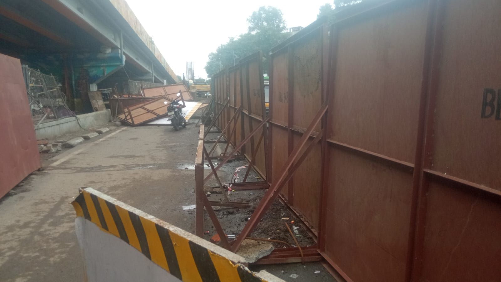निगडी-पिंपरी मेट्रो कामामुळे महामार्गावर वाहतूक कोंडी...