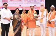 ह.भ.प. किसन महाराज चौधरी, जयंत उर्फ आप्पा बागल आणि शिल्पा धर्माधिकारी 'संत सेवक' पुरस्काराने सन्मानित...