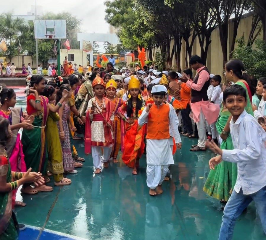 विठूनामाच्या गजरात दुमदुमली अभंग इंग्लिश मिडीयम स्कूलची बालवारी...