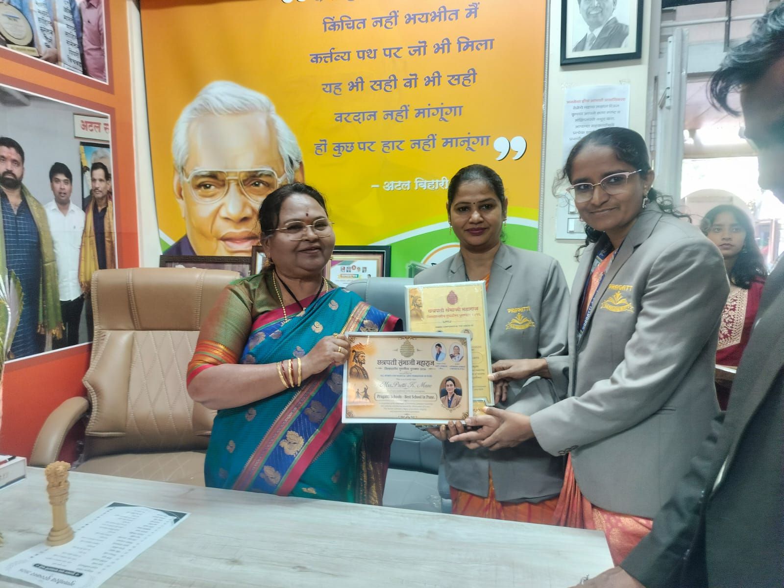 छत्रपती संभाजी महाराज गुणगौरव पुरस्काराने २२ मान्यवरांचा सन्मान...