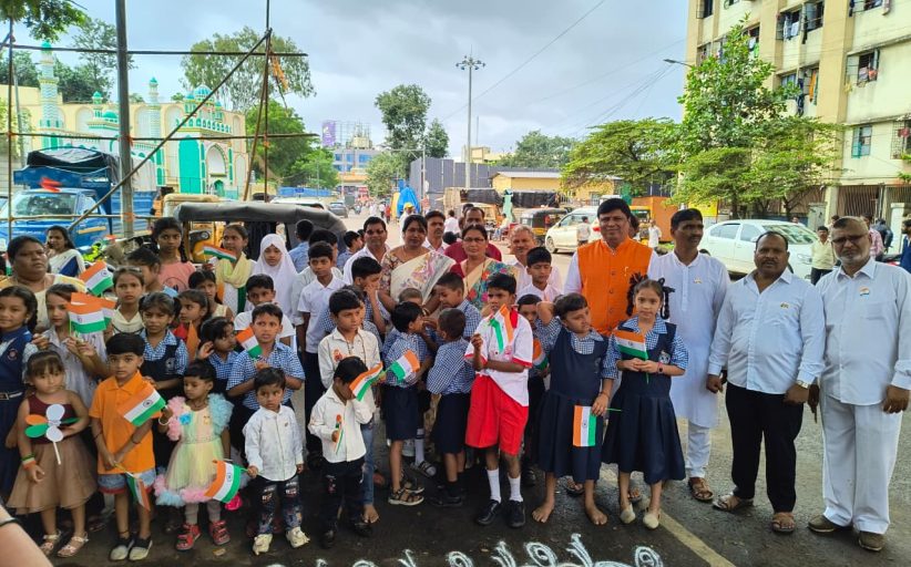 चिंचवडगावातील रस्टन कॉलनी येथे स्वातंत्र्य दिनानिमित्त देशभक्तीचा संदेश..