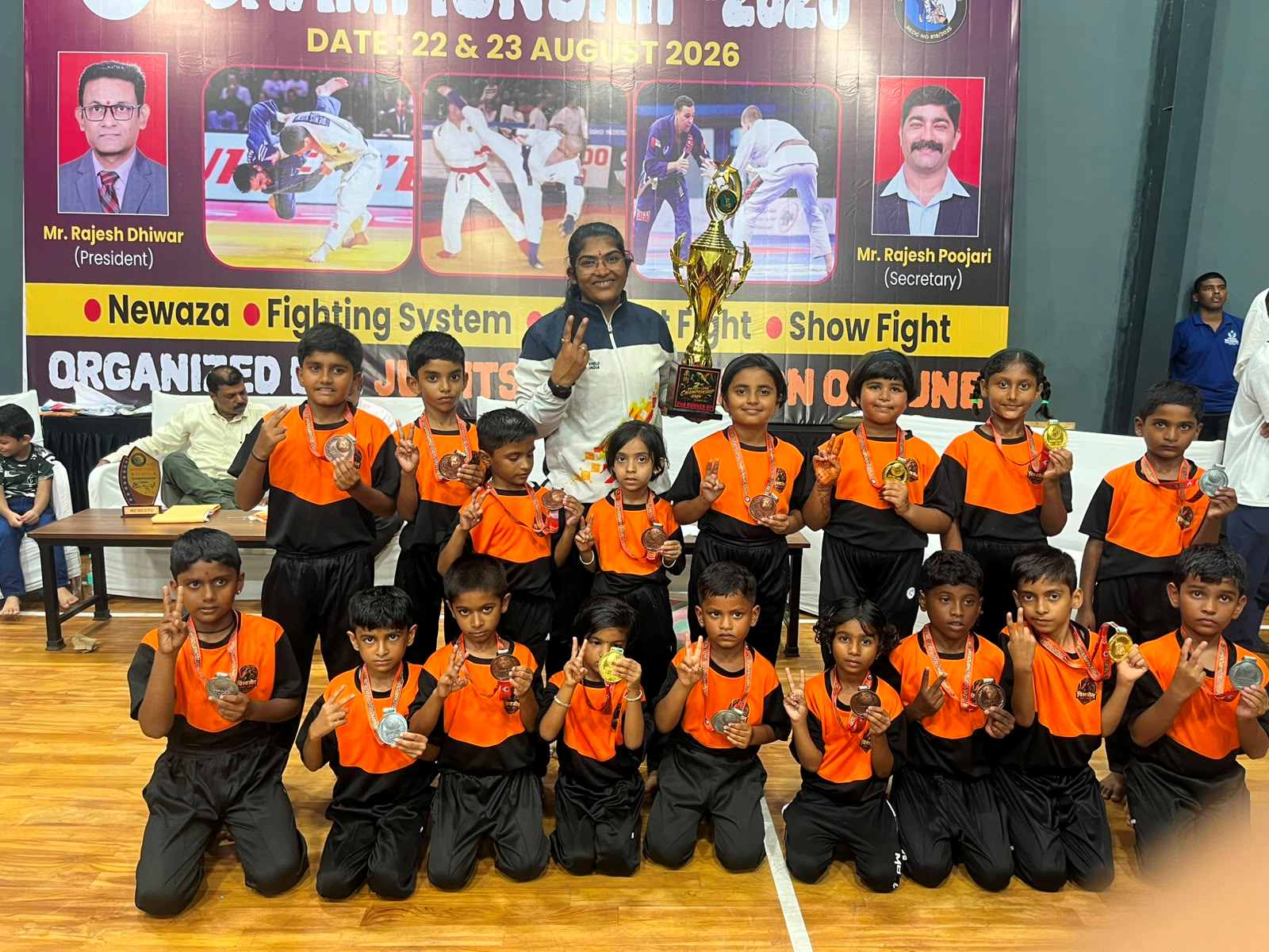 जू-जुस्तू स्पर्धेत फ्लाइंग बर्ड्सच्या विद्यार्थ्यांची चमकदार कामगिरी...