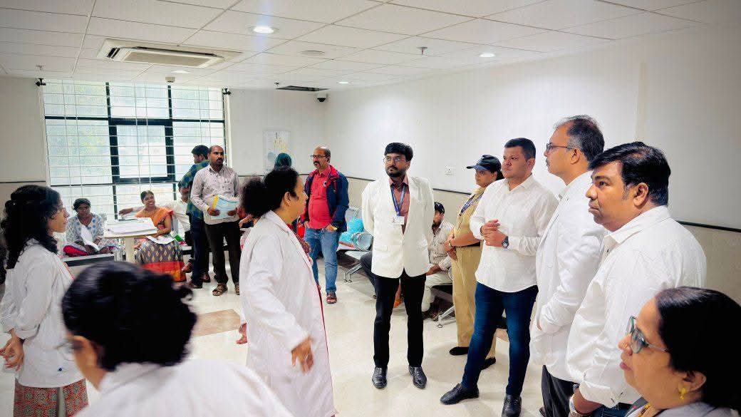 रुग्णसेवेचा आढावा घेण्यासाठी सभापती अभिषेक बारणे 'ऑनफिल्ड'..