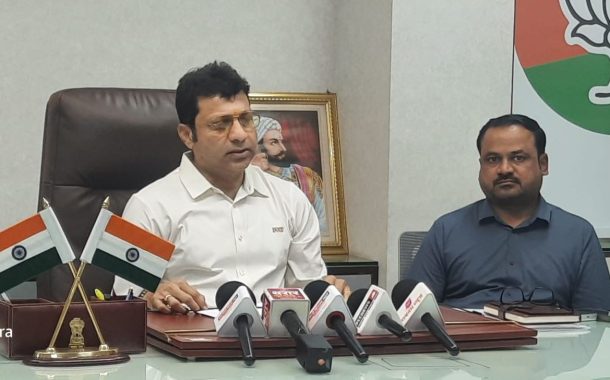 रोहित पवार हे विकासकामांचा आढावा घेण्यासाठी येतात की भाजपची बदनामी करण्यासाठी..?