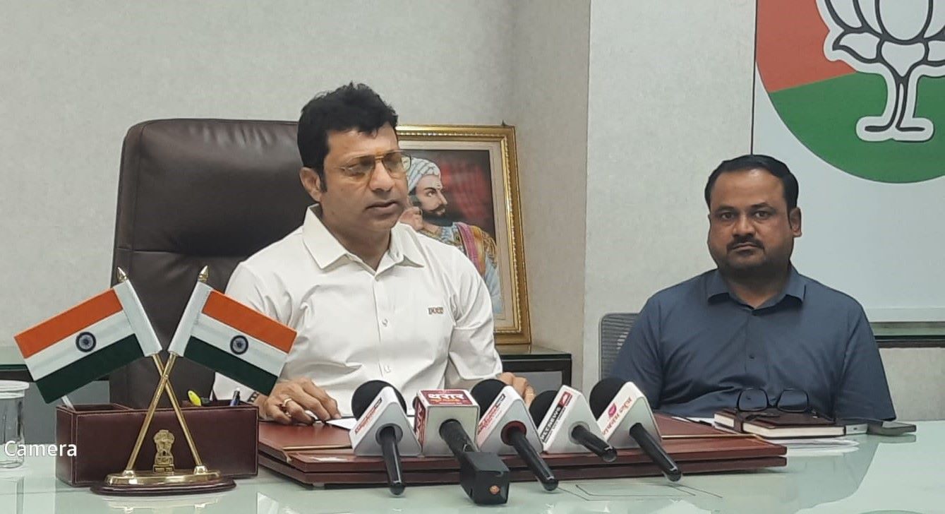 रोहित पवार हे विकासकामांचा आढावा घेण्यासाठी येतात की भाजपची बदनामी करण्यासाठी..?