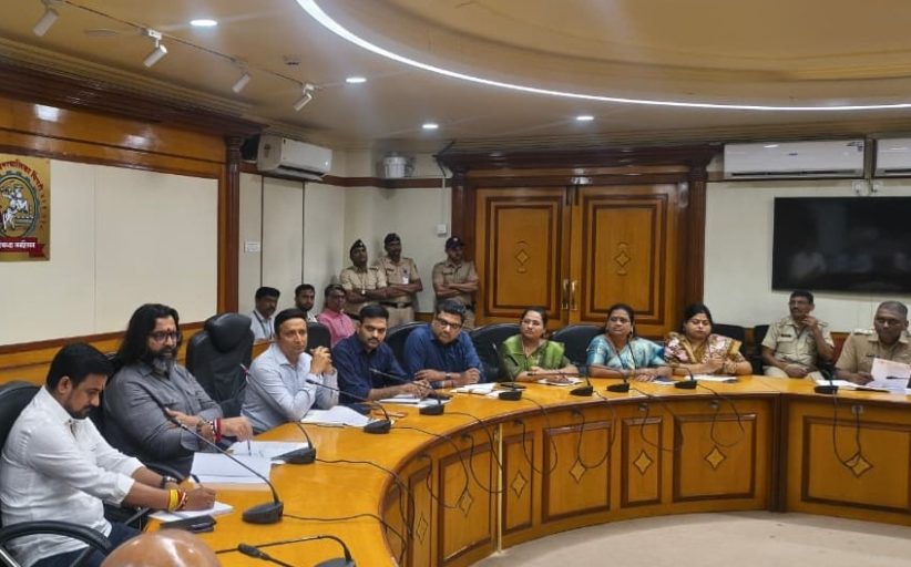 खड्डेमुक्त रस्ते, कोंडीमुक्त वाहतूक व कचरा नियोजनासाठी प्रशासनाला महिनाभराची मुदत...