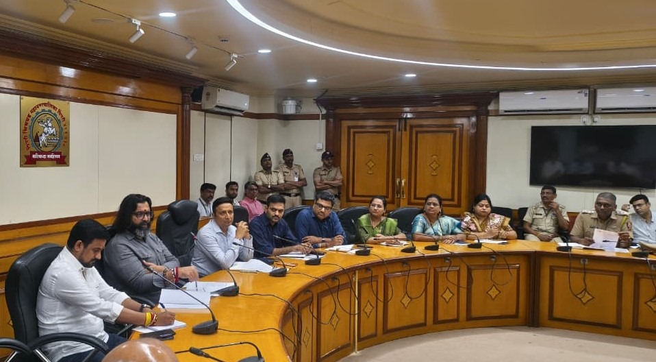 खड्डेमुक्त रस्ते, कोंडीमुक्त वाहतूक व कचरा नियोजनासाठी प्रशासनाला महिनाभराची मुदत...