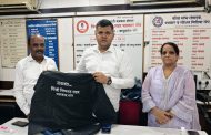 पिंपरी-चिंचवड शहर पत्रकार संघाकडून पत्रकारांना रेनकोटचे वाटप...