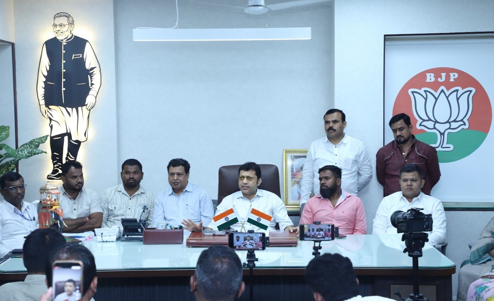 मोशी दुर्घटनेतील मृत कर्मचाऱ्यांच्या कुटुंबीयांना कंपनीकडून ४० लाखांची मदत..