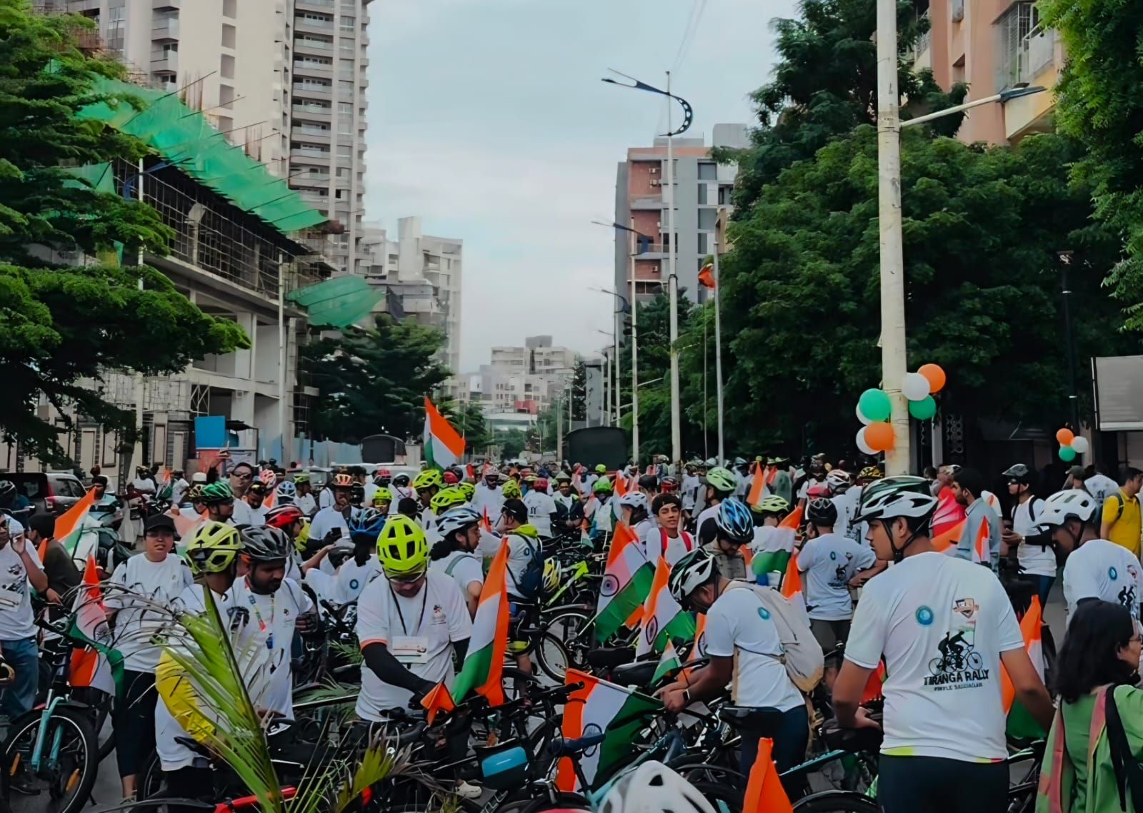 तिरंग्याच्या सन्मानासाठी पिंपळे सौदागरमध्ये शेकडो सायकलस्वारांचा ‘पेडल प्रवास’..!