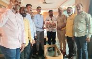 पोलीस निरीक्षक गौरव कुंभार यांचा शिवसेनेच्या वतीने सत्कार...