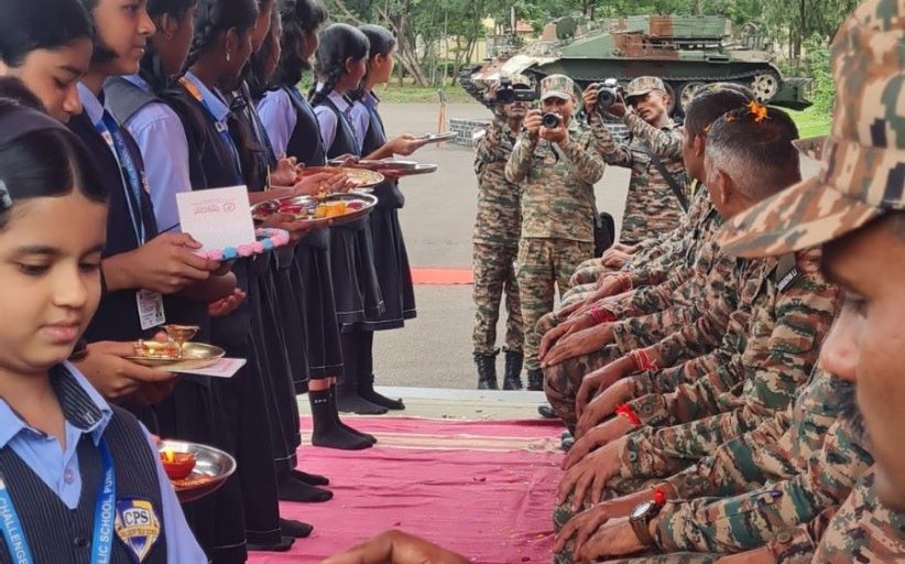 सैनिकांसोबत रक्षाबंधनाचा भावपूर्ण सोहळा...