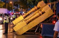 पिंपरीत गणेश विसर्जन मिरवणुकीत सजावटीचा भाग कोसळला..