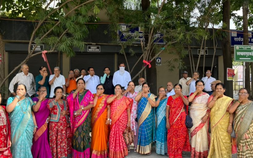 पिंपळे सौदागरमध्ये बंद सार्वजनिक शौचालयाच्या प्रश्नावर ज्येष्ठ नागरिकांचा मूक निषेध!...