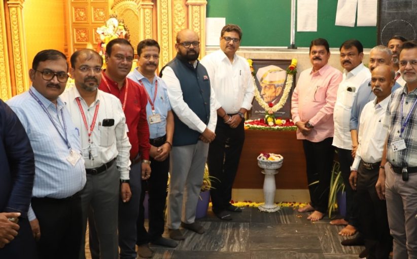 राष्ट्रीय अभियंता दिनानिमित्त महापालिका मुख्यालयात विश्वेश्वरय्या यांना अभिवादन..