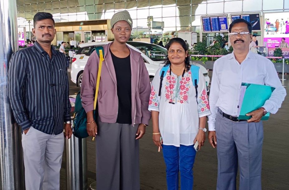 नायजेरियन महिलेवर कारवाई करून मायदेशी हद्दपार...