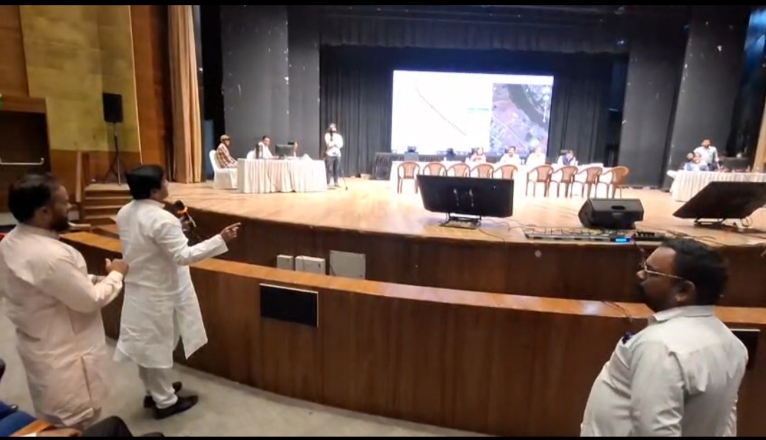 कब्रस्तानासाठी खासगी जागेचा सल्ला कशासाठी?..