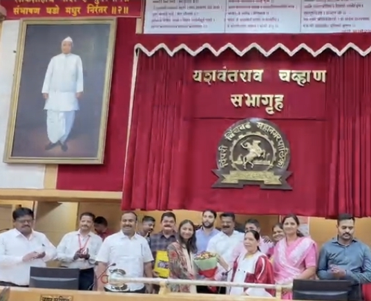 चिंचवडमध्ये आगीच्या विळख्यातही आर्याचे धाडस..