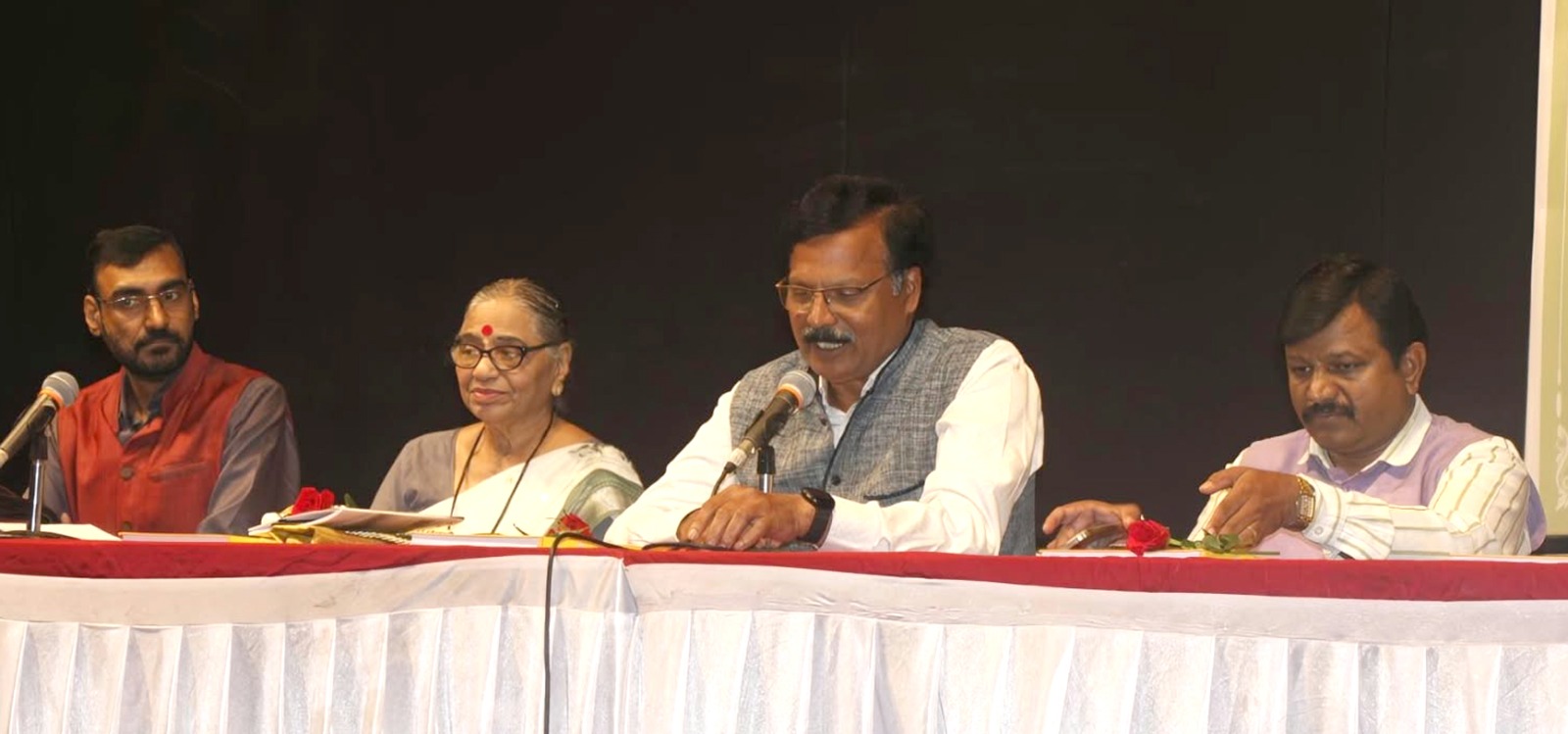 मराठीच्या अभिजाततेला व्यवहाराच्या भाषेचे बळ देणे हीच खरी जबाबदारी..
